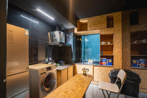 Kitchen, Oli International Hostel in Kunming
