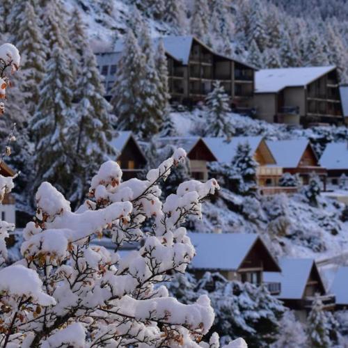 สภาพแวดล้อมโดยรอบ, Les grands chalets in แซ็ง-มิเชล-เดอ-แชยอล