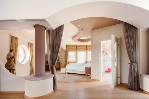 Deluxe Suite with Spa Bath