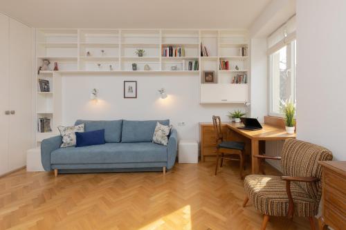 Studio with Sofa Bed image 5