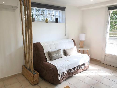 Garden level, pool access, La Massane in Vallabrix