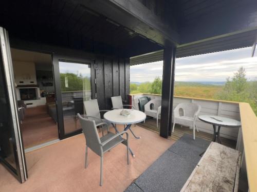 شرفة/ تراس, Mountain Home with 5 Bedrooms and 2 fireplaces in City Center