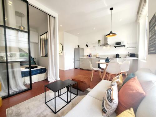 One-Bedroom Apartment room in L'Isnard 2 - T2 Climatisé dans le Vieil Antibes