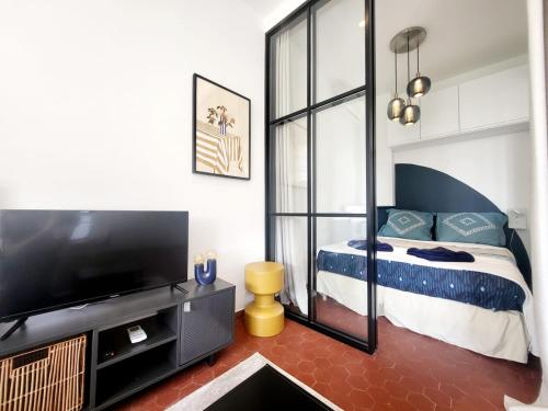 One-Bedroom Apartment image 8