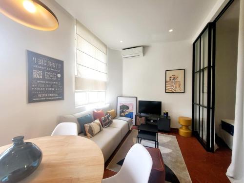 One-Bedroom Apartment image 6