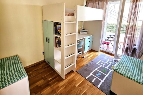 Two-Bedroom Apartment with Garden View image 9