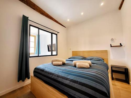 One-Bedroom Deluxe Apartment image 7