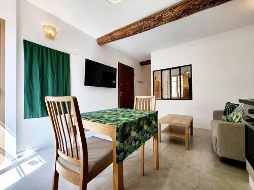 One-Bedroom Apartment image 7