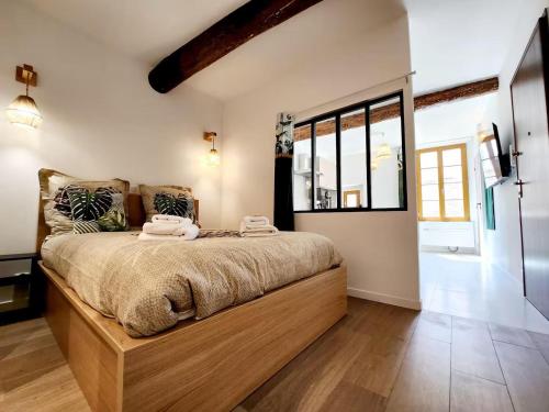 One-Bedroom Apartment image 6