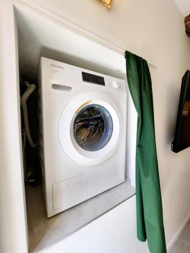 One-Bedroom Apartment image 1