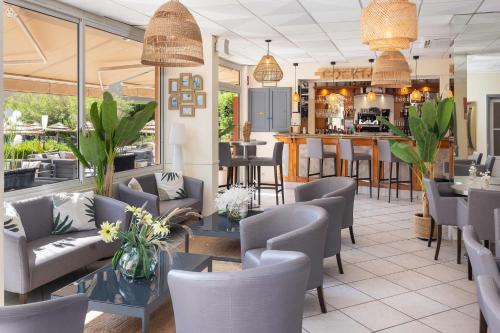 Pub/Lounge, Hotel Club Le Capet in St.Maxime