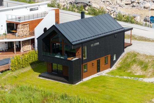 Modern Gem by Beautiful Lake Hafslovatnet in Hafslo