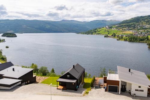 . Stunning Lakefront Apartment with Panoramic Views