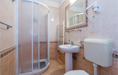 kopalnica, 1 Bedroom Stunning Apartment In Moscenicka Draga in Sveti Petar