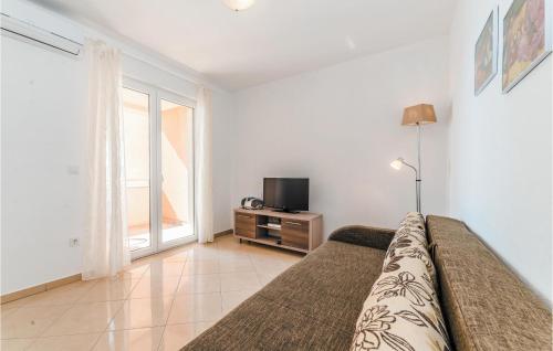 1 Bedroom Cozy Apartment In Vlasici - Location saisonnière - Vlašići