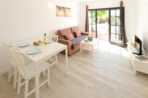 Salmarina Bungalows – Puerto del Carmen, AL