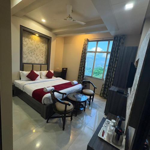 Deluxe Double Room (Free early check in at 8am) image 1
