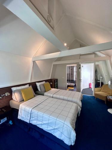 Amsterdam 4 Holiday GuestRooms 2