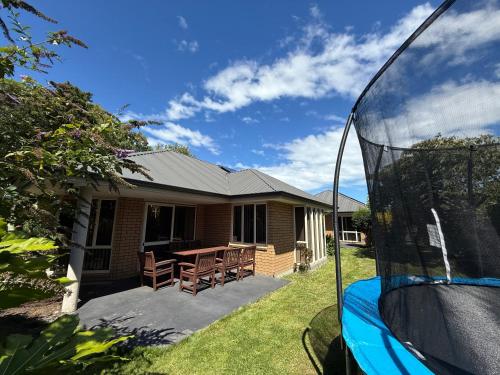 Large warm 4BRM family recharge in Halswell - Netflix, Massage chair in Wigram
