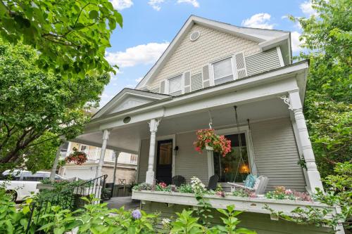 Iekārtas, The Linden House in Southwest Minneapolis (MN)