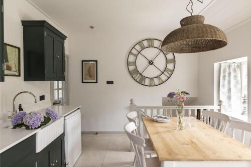Зовнішній вигляд готелю, Shepherds Cottage, Pentland Hills in Penicuik