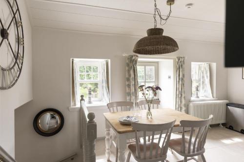 Зовнішній вигляд готелю, Shepherds Cottage, Pentland Hills in Penicuik