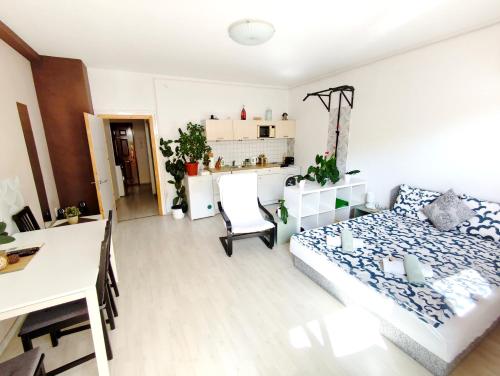 Free parking, Balcony, near to city park, Будапешт (фото 6)