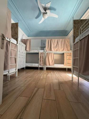 奥兰奇特莱斯旅舍 (Orange Terrace Hostel) in 阿尔布斐拉