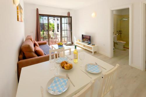Salmarina Bungalows – Puerto del Carmen, AL