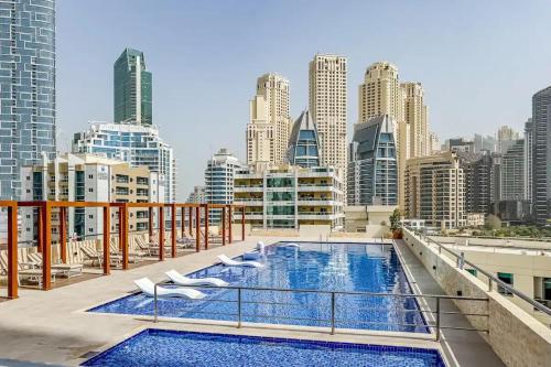 Luxury 3 BHK w Private Jacuzzi in Marina By dPie DEC 2203, Dubai (photo 5)
