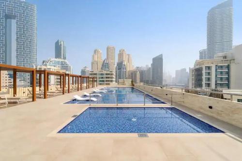 Luxury 3 BHK w Private Jacuzzi in Marina By dPie DEC 2203, Dubai (photo 9)