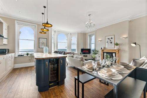 The Gatsby - Remarkable Seafront Stay in Worthing