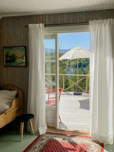 Traditional 60S Cabin By Langåsdammen Lake