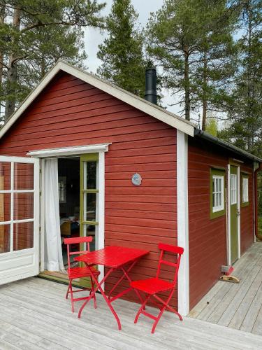 Exterior view, Traditional 60S Cabin By Langasdammen Lake in Levanger