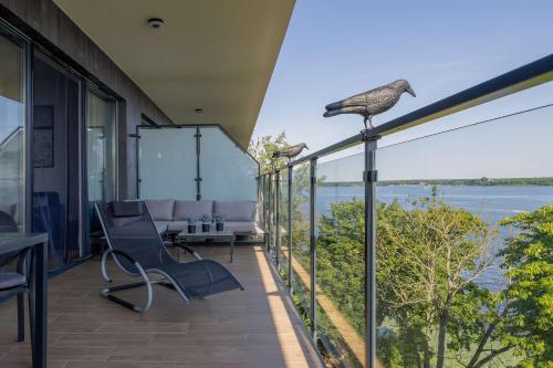 Stylish Apartment by the Lake with Balcony in Zegrze by Noclegi Renters