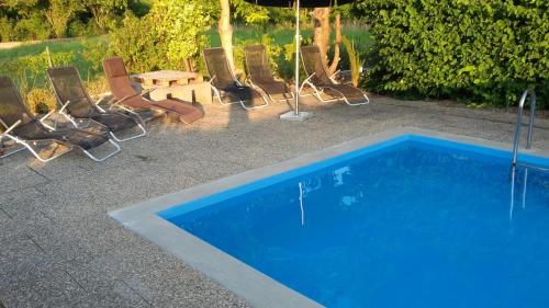 Kraft Hotel Pool & Klimaanlage AC in Gundersheim, Deutschland