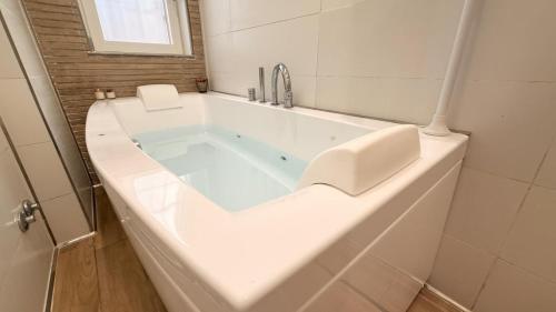 熱水浴缸, Cilento Mare Jacuzzi in 阿格羅波利