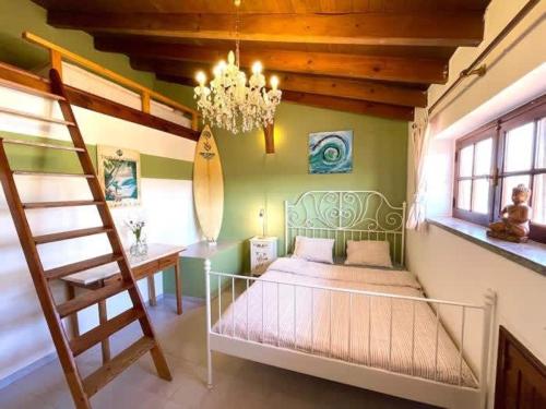 1 double bed, 1 twin bed