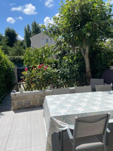 Удобства, Maison entre culture et détente (Maison entre culture et detente) in Vaucresson