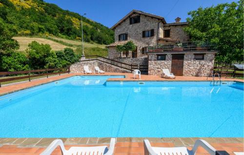 Peldbaseins, Lovely Apartment In Montemonaco in Montemonako
