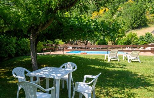 Peldbaseins, Lovely Apartment In Montemonaco in Montemonako