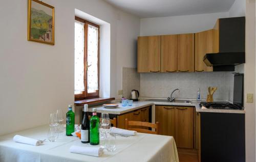 virtuve, Lovely Apartment In Montemonaco in Montemonako