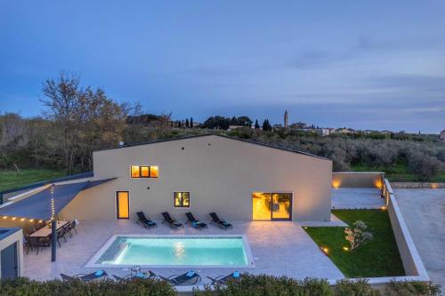 Deluxe Villa with Pool, Sauna, Jacuzzi & Playground - Location, gîte - Vodnjan