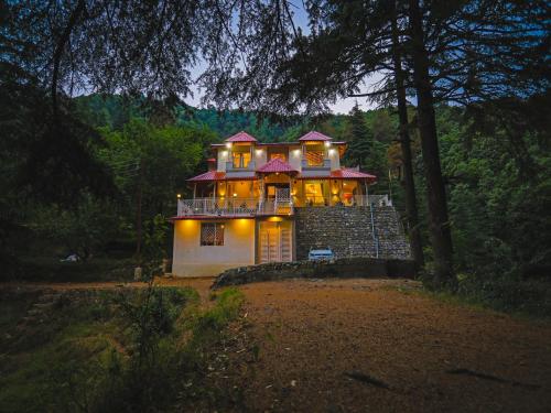 Vibhasa-The Scenic Solitude Villa Amidst Himalayas Near Kainchi Dham-Where BBQ and Bonfires Ignite the Adventure