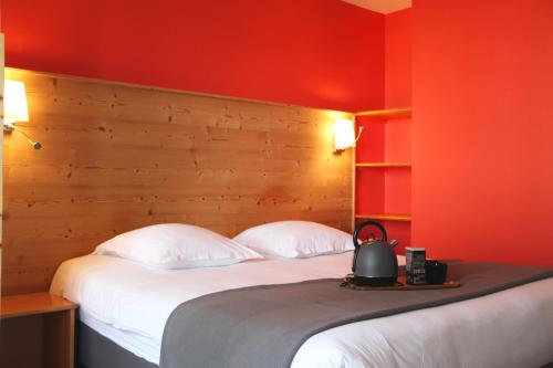4 twin beds