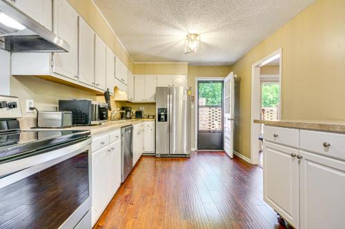 2 Mi to High Point University: Townhome w/ Patio in Ponto Alto (NC)