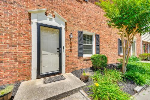 2 Mi to High Point University: Townhome w/ Patio in Ponto Alto (NC)