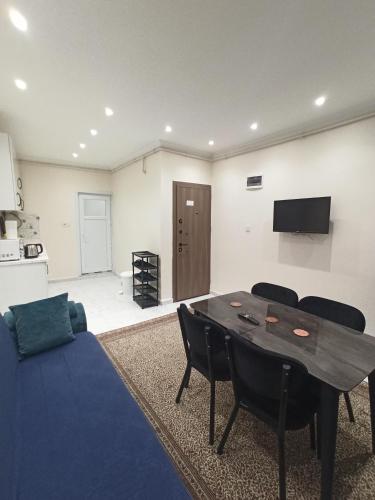 One-Bedroom Apartment image 9