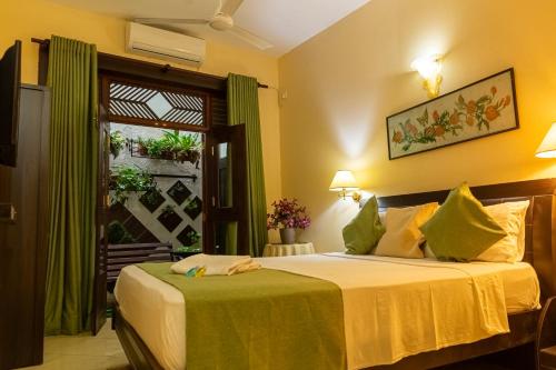 Deluxe Double Room image 10