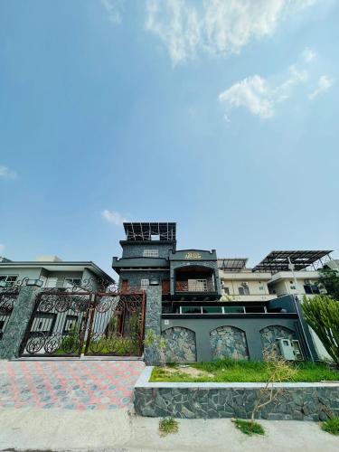Twin City Club - image 4